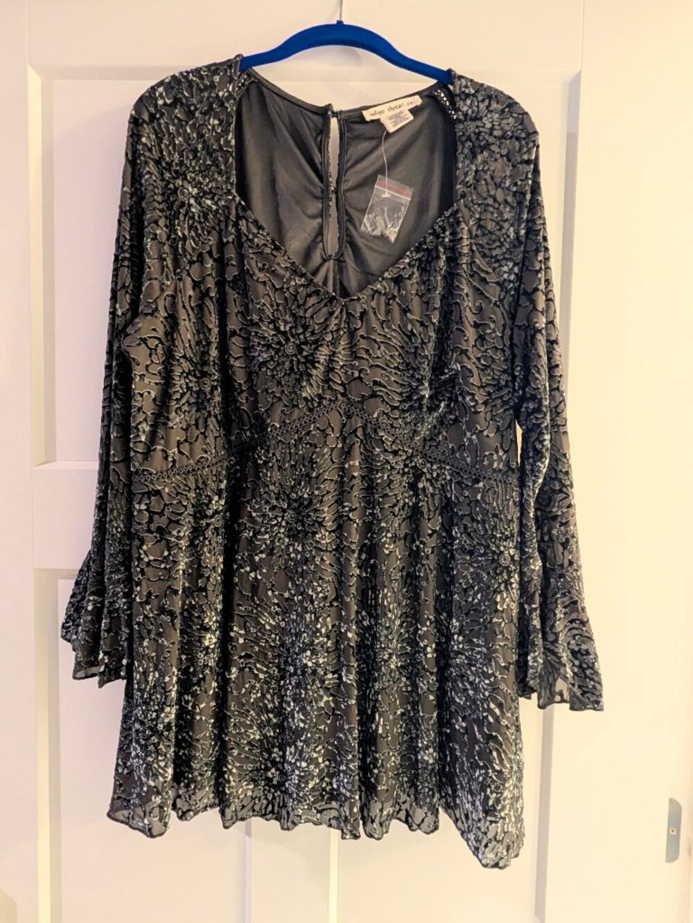 Indigo Thread Co. Women’s Burnout Velvet Top – 1X – NWOT